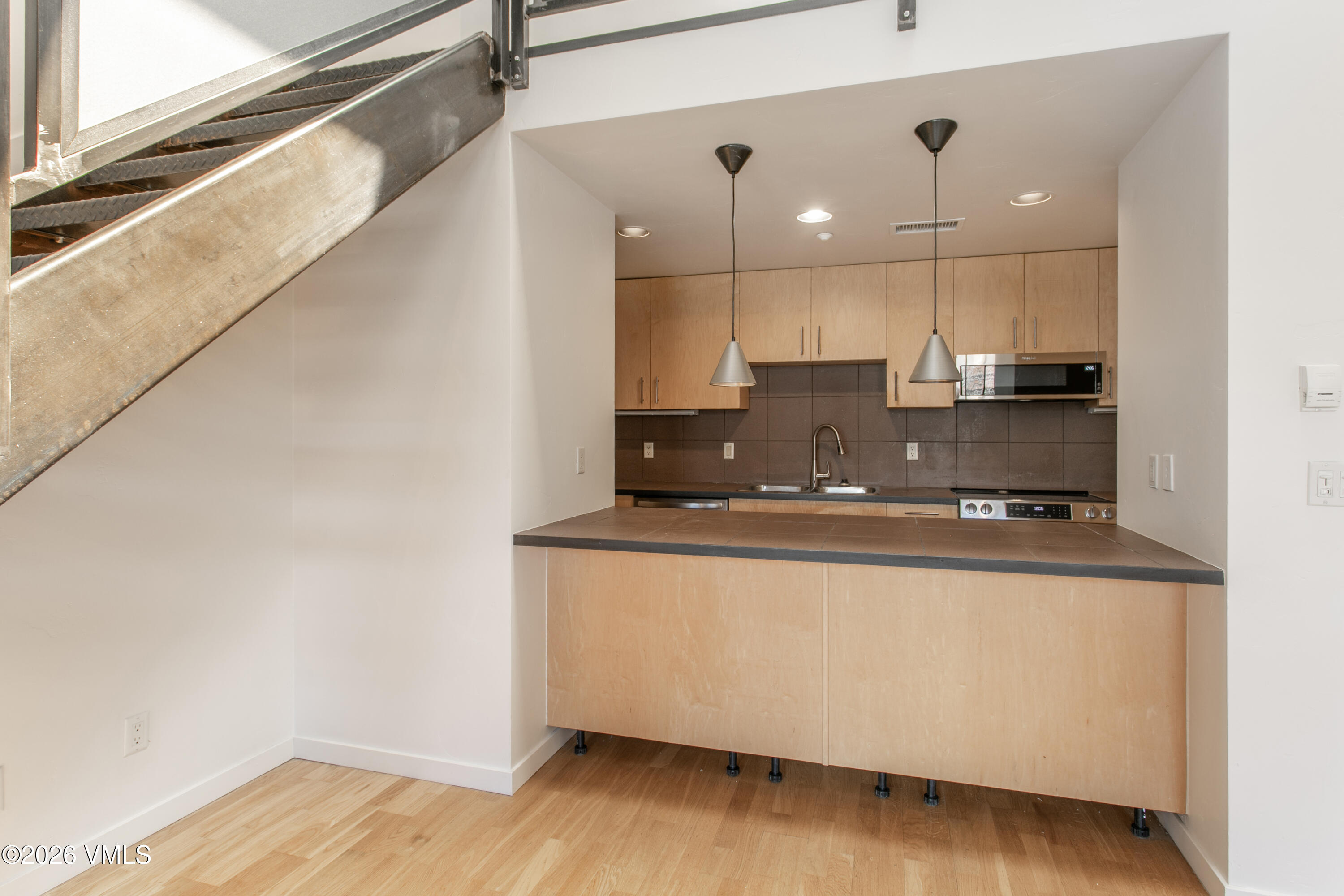 1140 Capitol Street 203