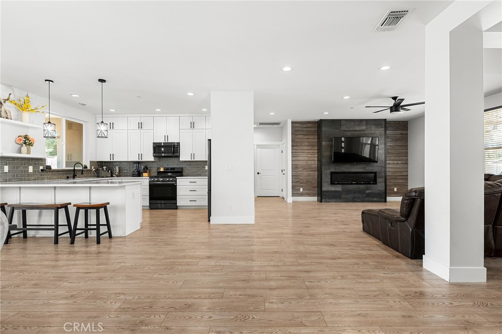 2213 De Mille Road
