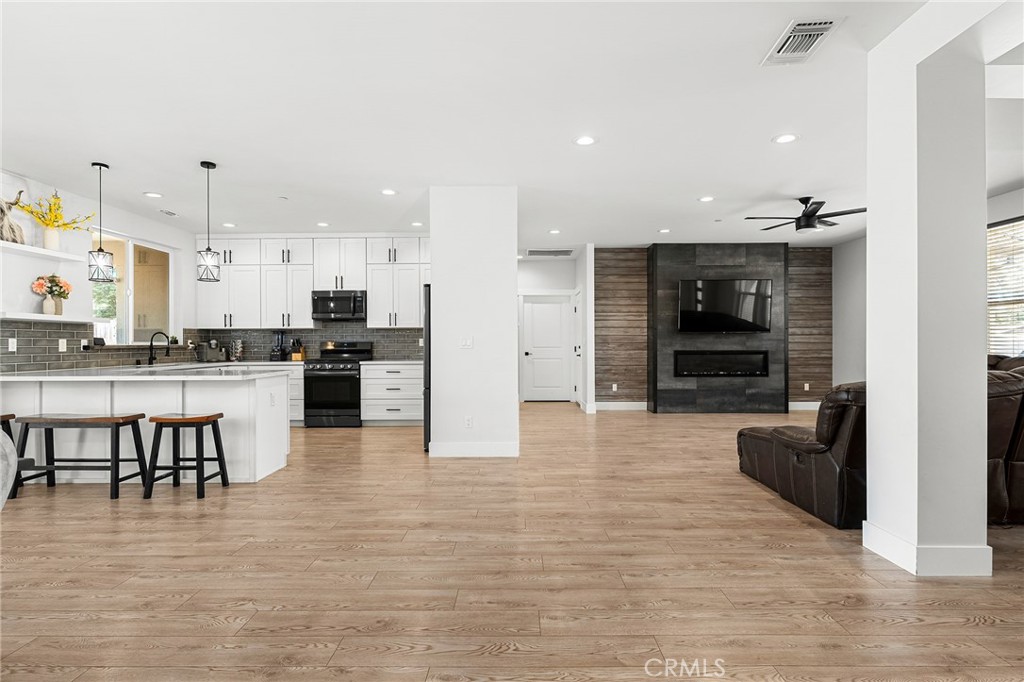 2213 De Mille Road