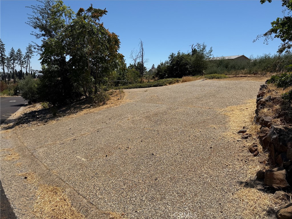 5825 Golden Oaks Road