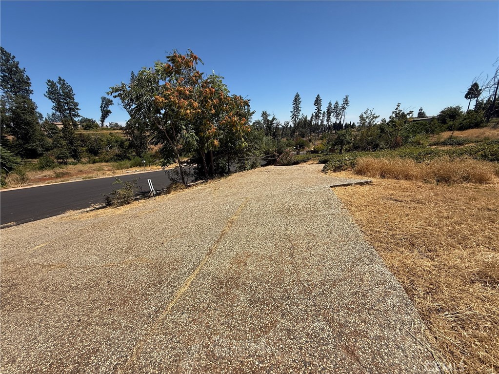 5825 Golden Oaks Road