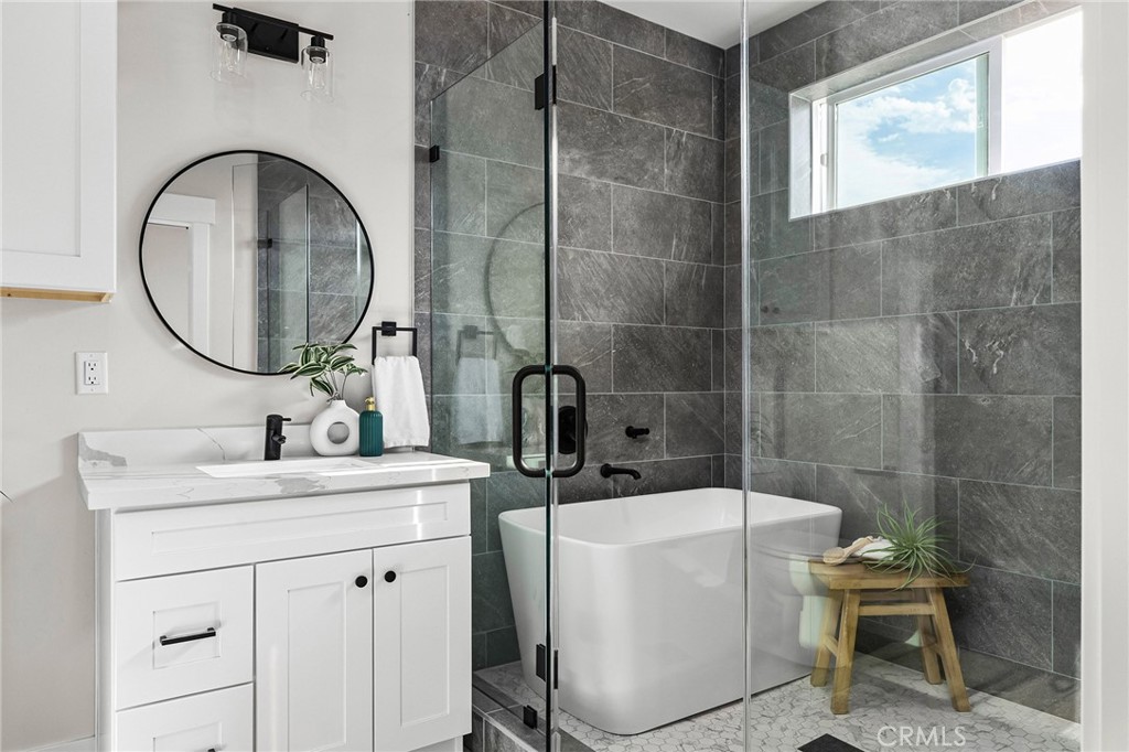 5885 Pine View Drive