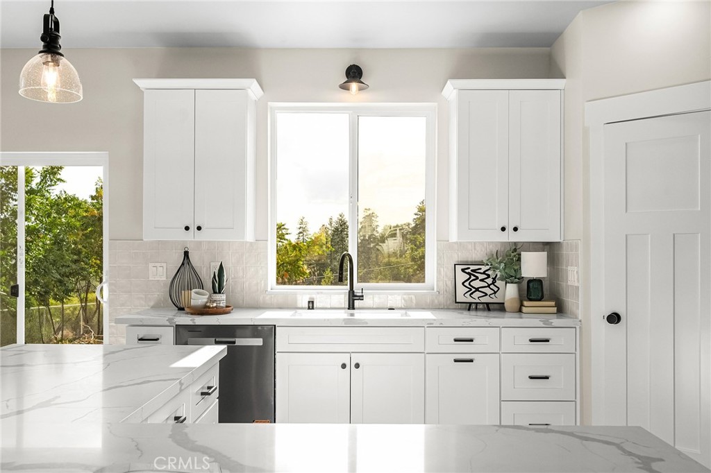 5885 Pine View Drive