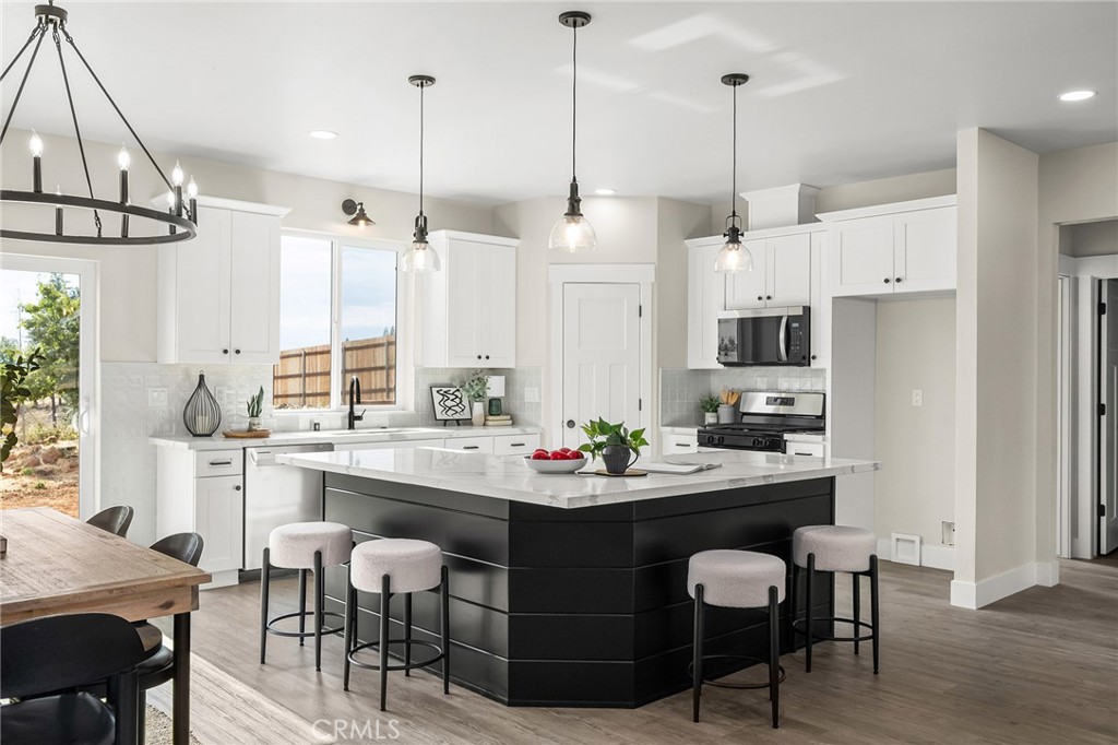 5885 Pine View Drive