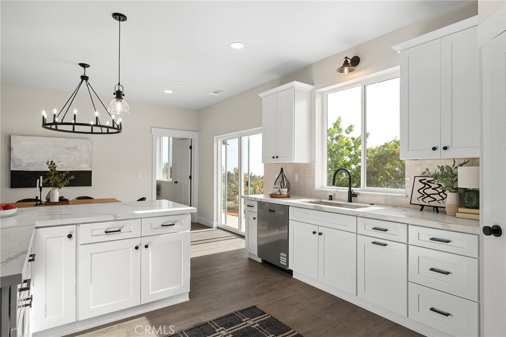 5885 Pine View Drive