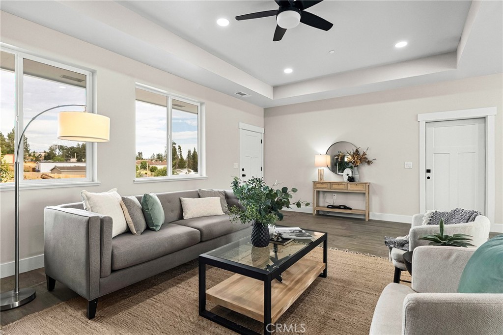 5885 Pine View Drive