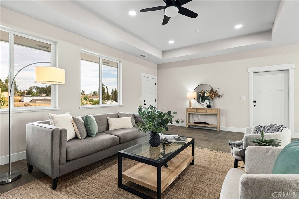 5885 Pine View Drive