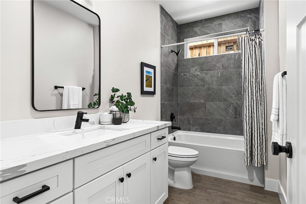 5885 Pine View Drive