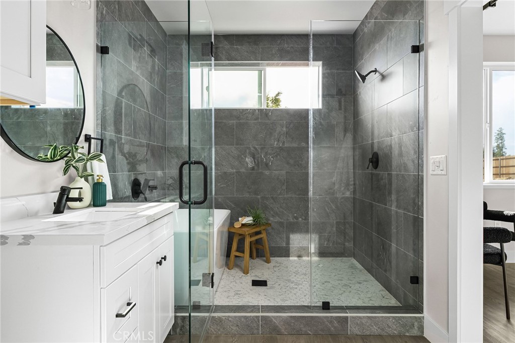 5885 Pine View Drive