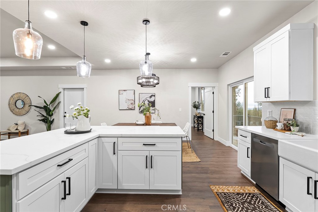 717 Madrone Way