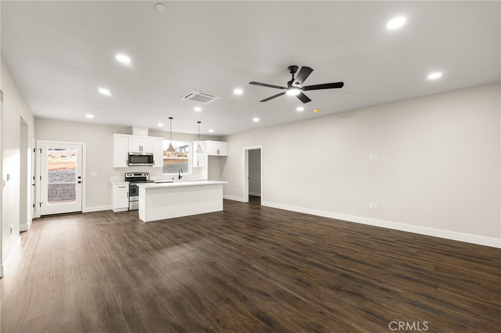 5825 Golden Oaks Road