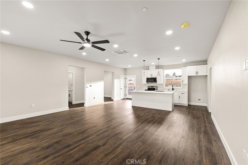 5825 Golden Oaks Road