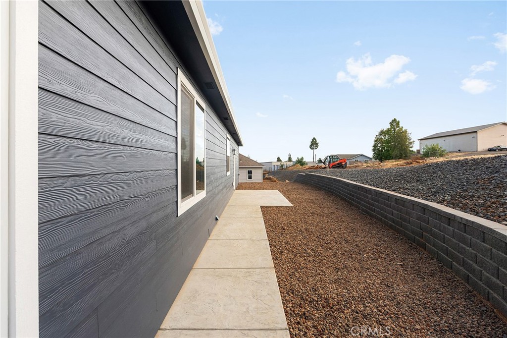 5825 Golden Oaks Road