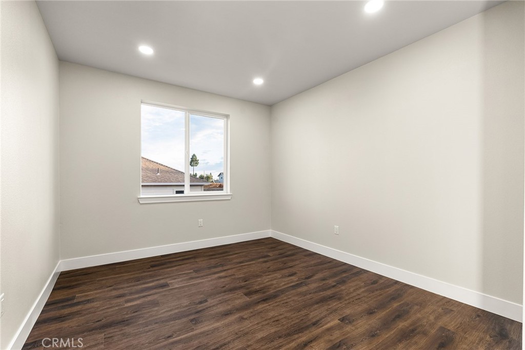 5825 Golden Oaks Road