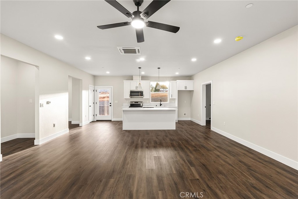 5825 Golden Oaks Road