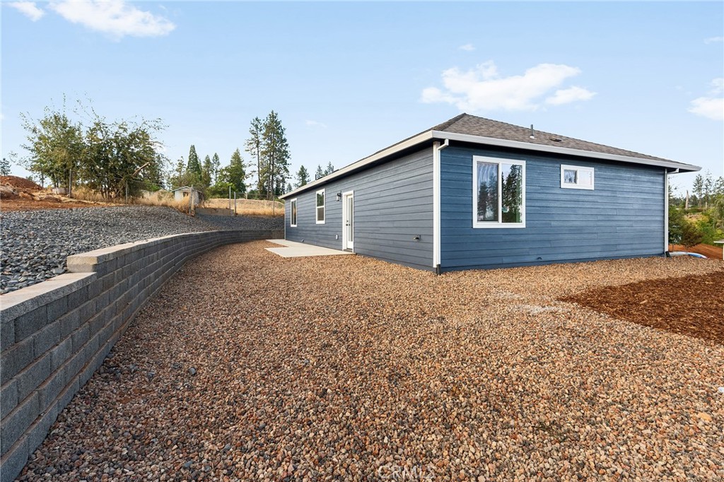 5825 Golden Oaks Road