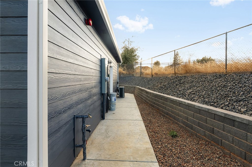 5825 Golden Oaks Road