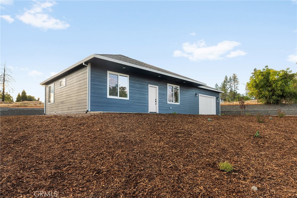 5825 Golden Oaks Road