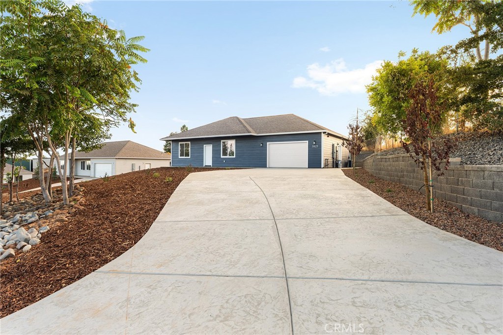 5825 Golden Oaks Road