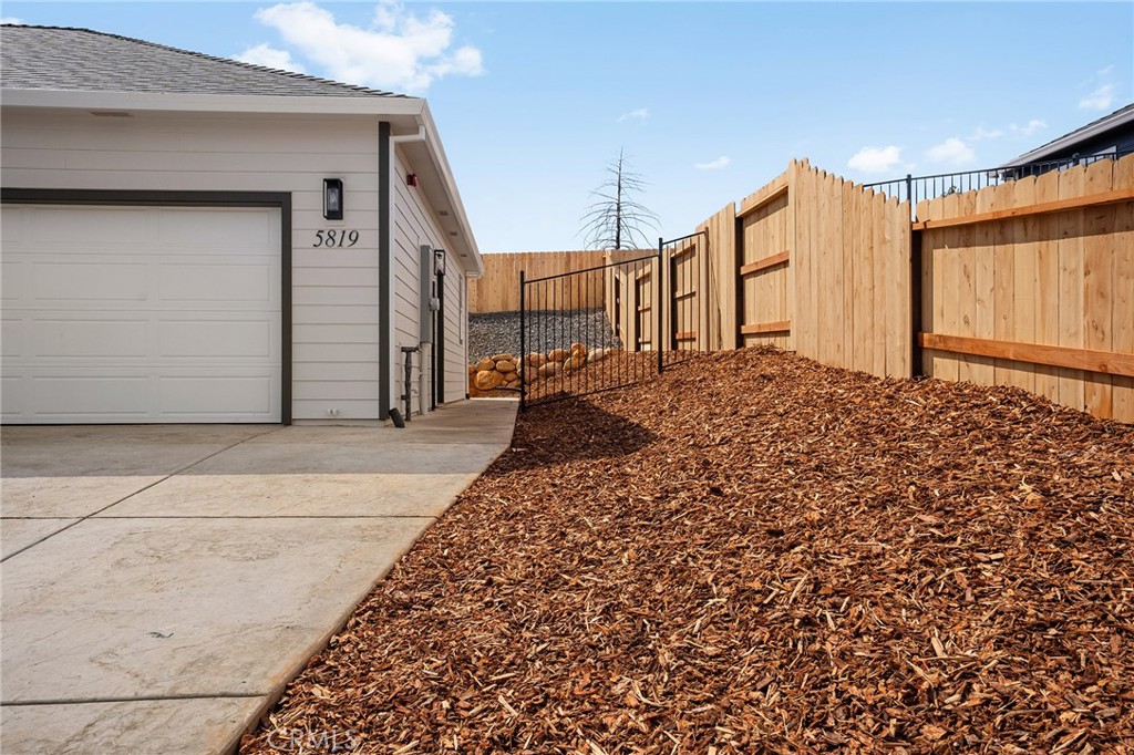 5819 Golden Oaks Road