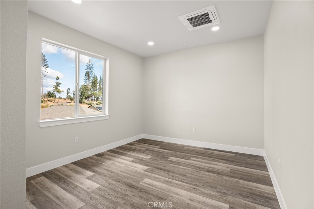 5819 Golden Oaks Road