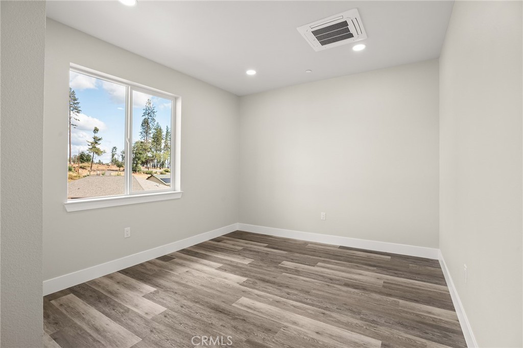 5819 Golden Oaks Road