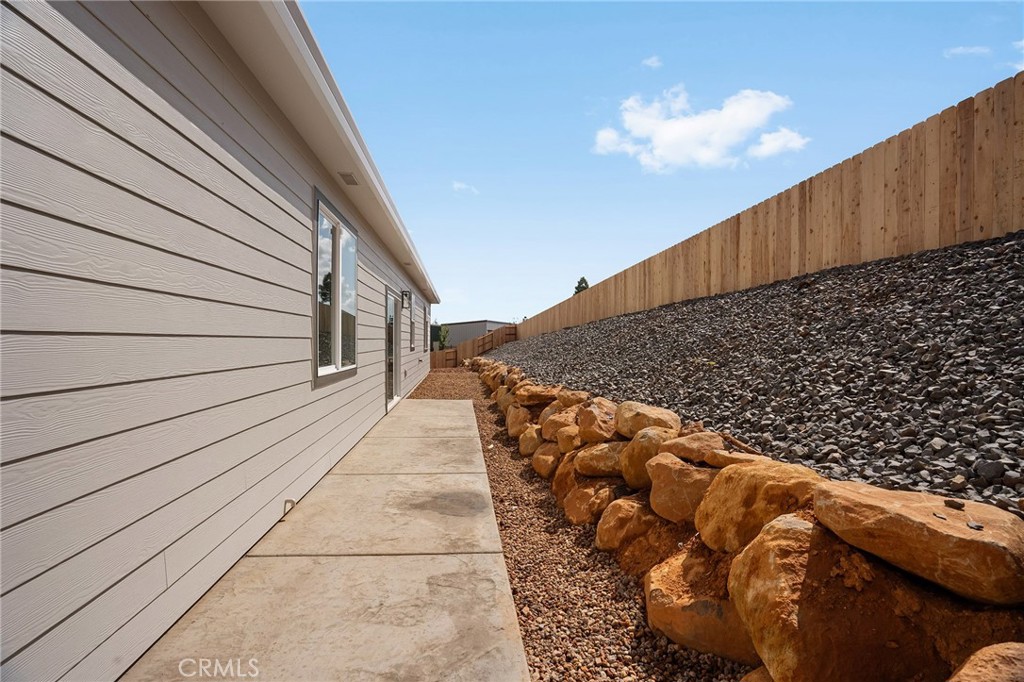 5819 Golden Oaks Road