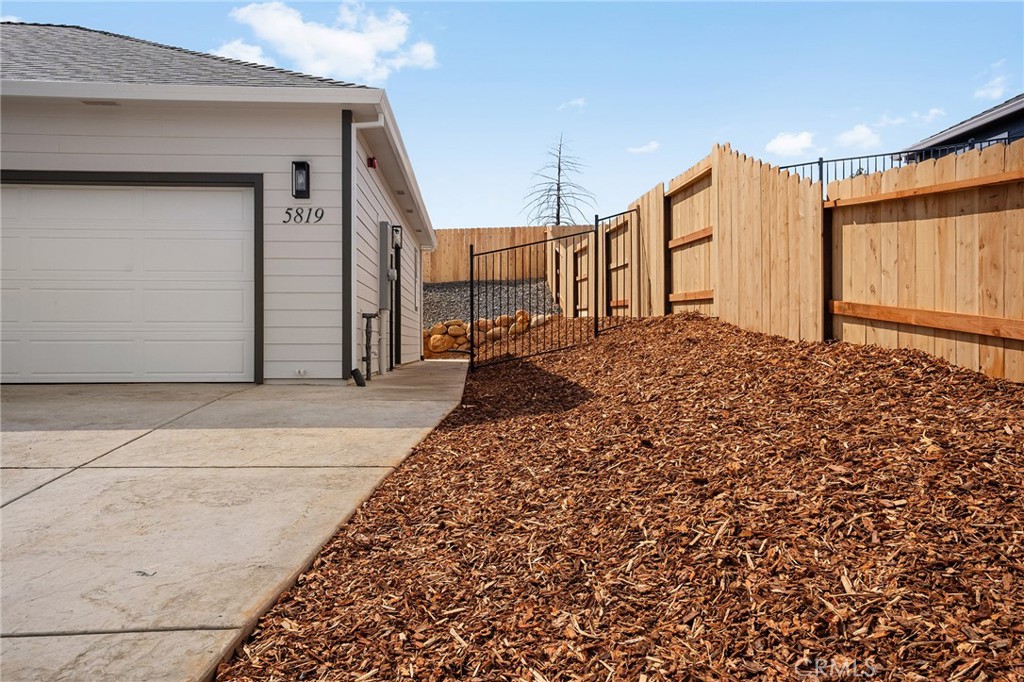 5819 Golden Oaks Road