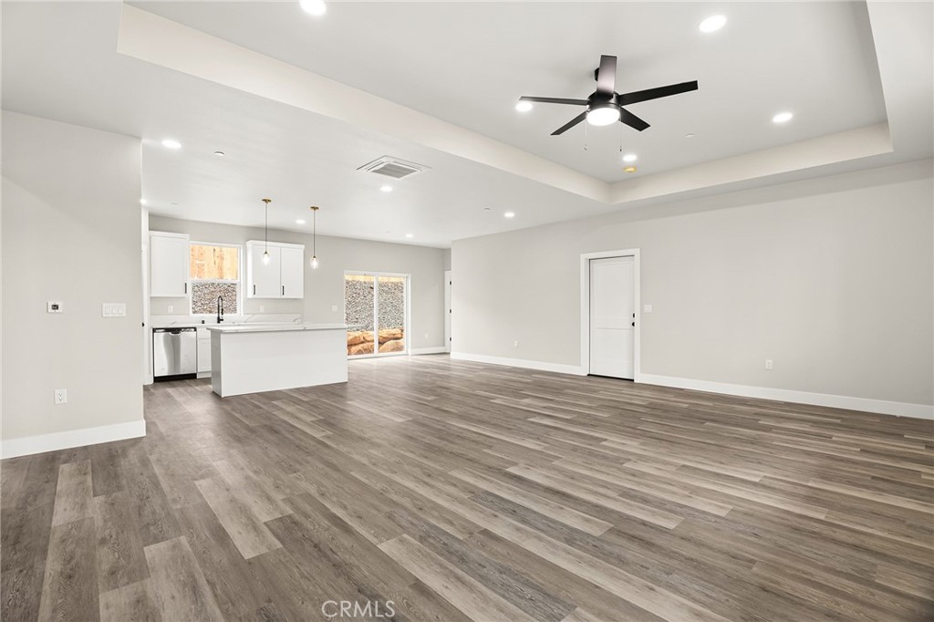 5819 Golden Oaks Road