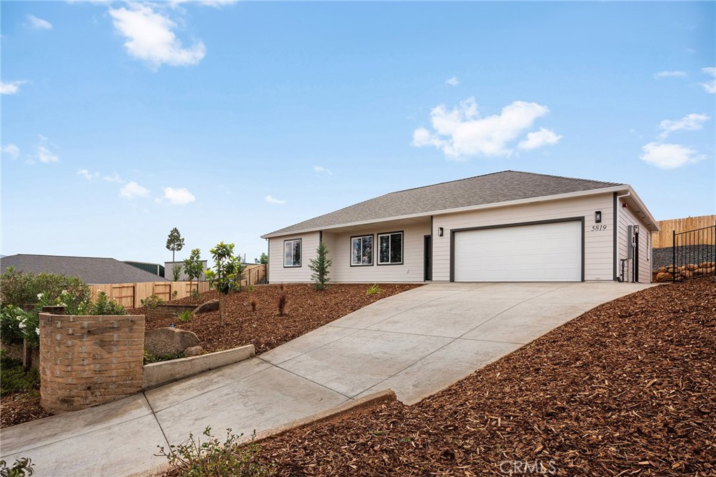 5819 Golden Oaks Road