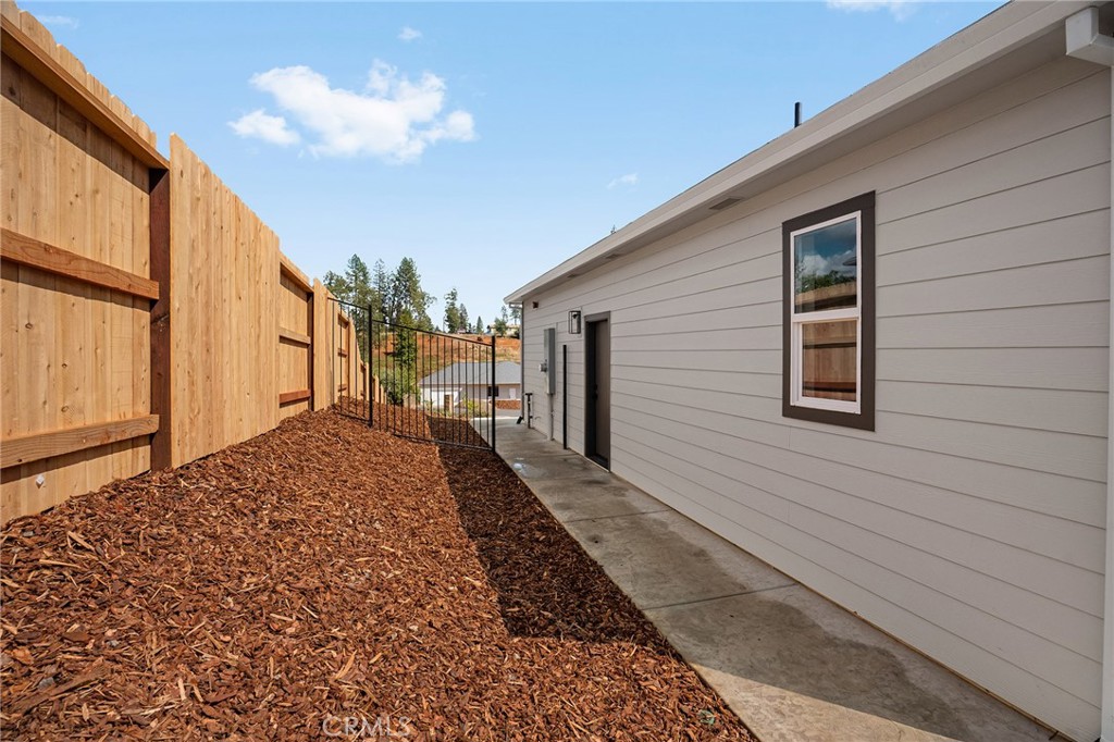 5819 Golden Oaks Road