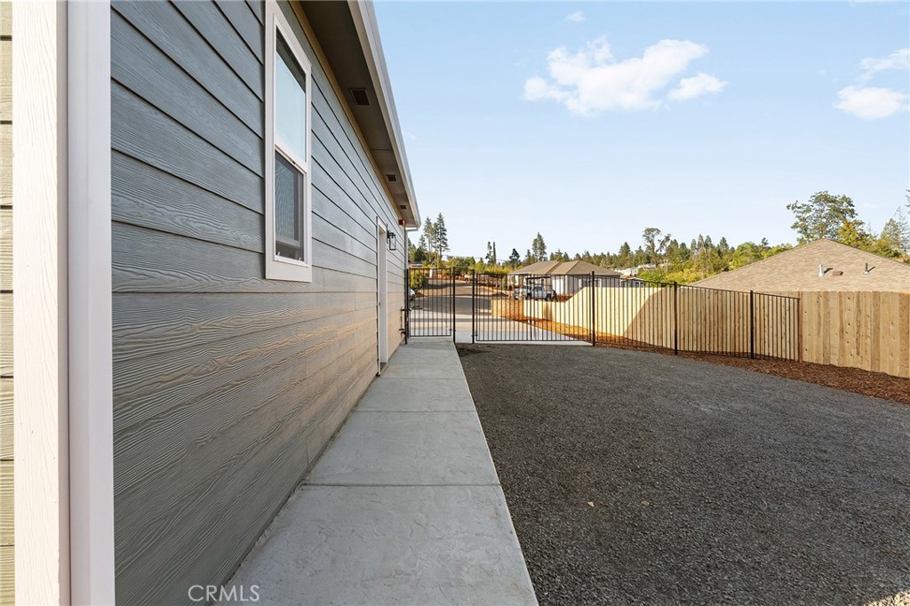 5811 Golden Oaks Road