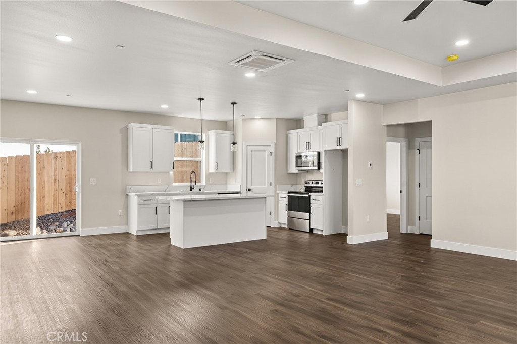 5811 Golden Oaks Road