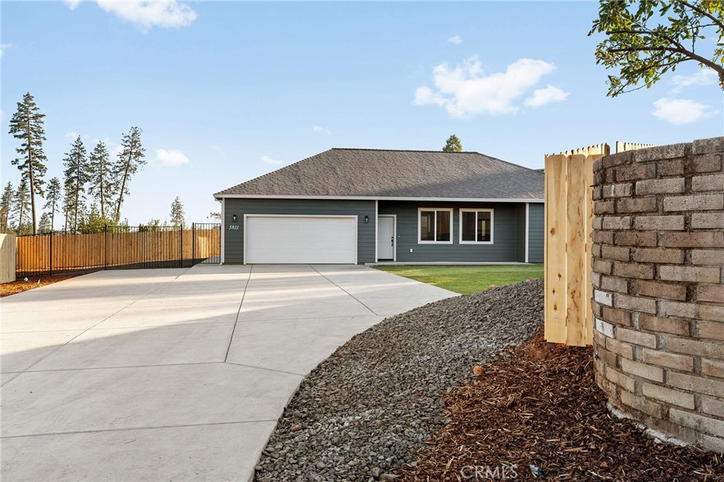 5811 Golden Oaks Road