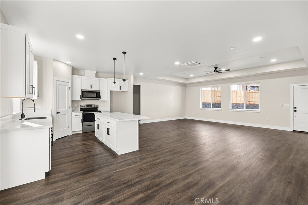 5811 Golden Oaks Road
