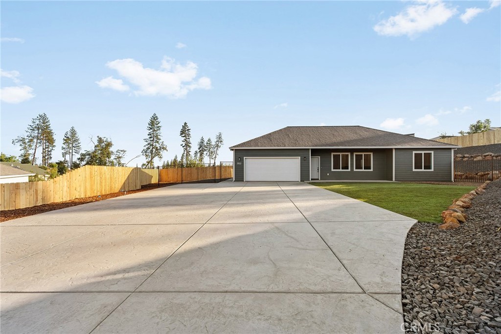5811 Golden Oaks Road