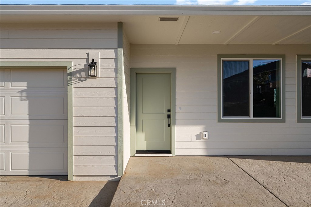 5812 Golden Oaks Road