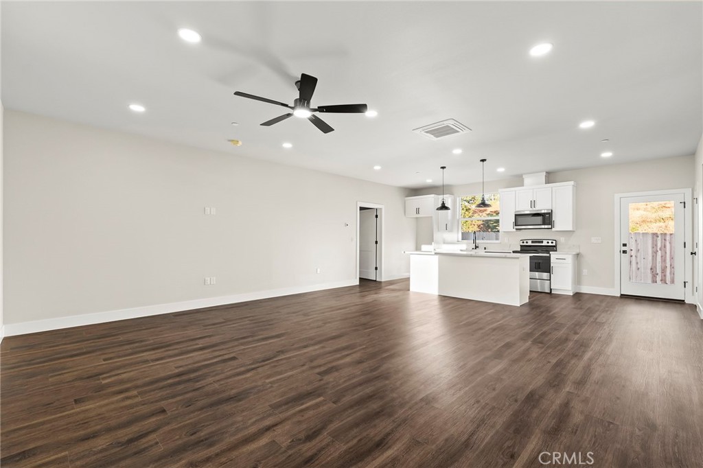 5820 Golden Oaks Road