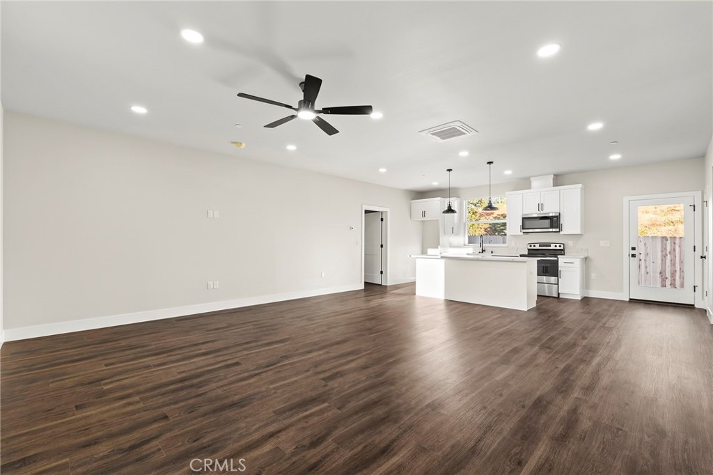 5820 Golden Oaks Road