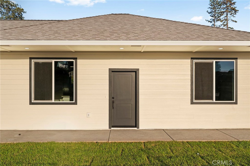 5820 Golden Oaks Road