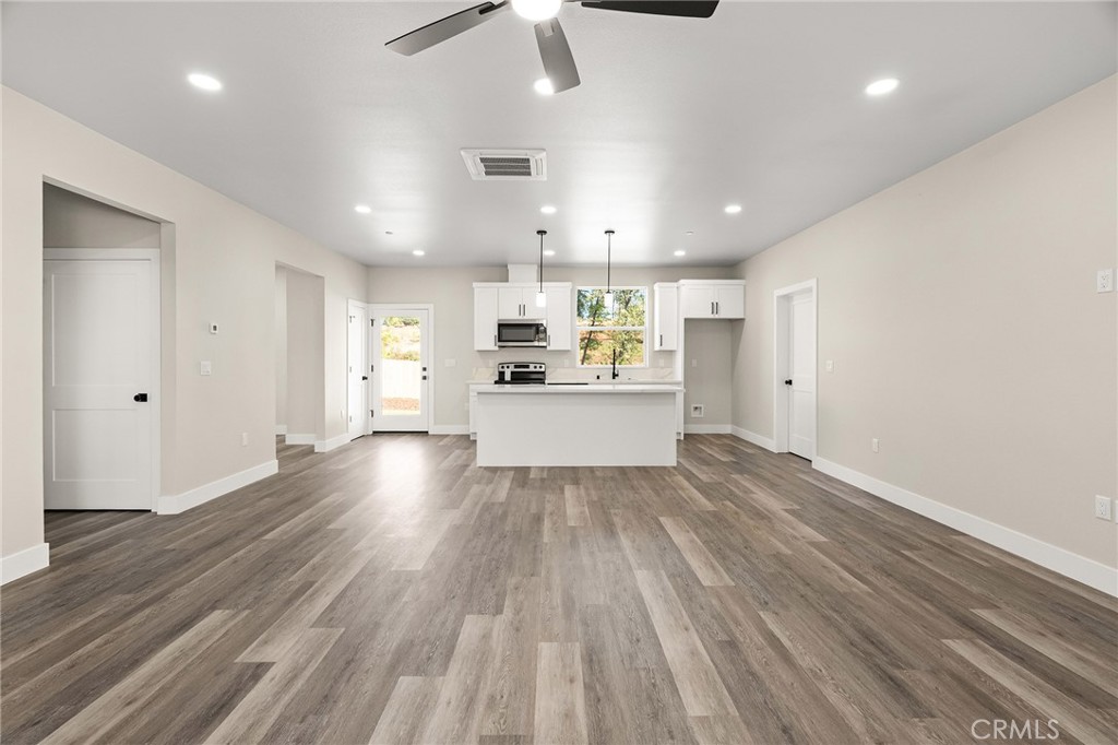 5826 Golden Oaks Road
