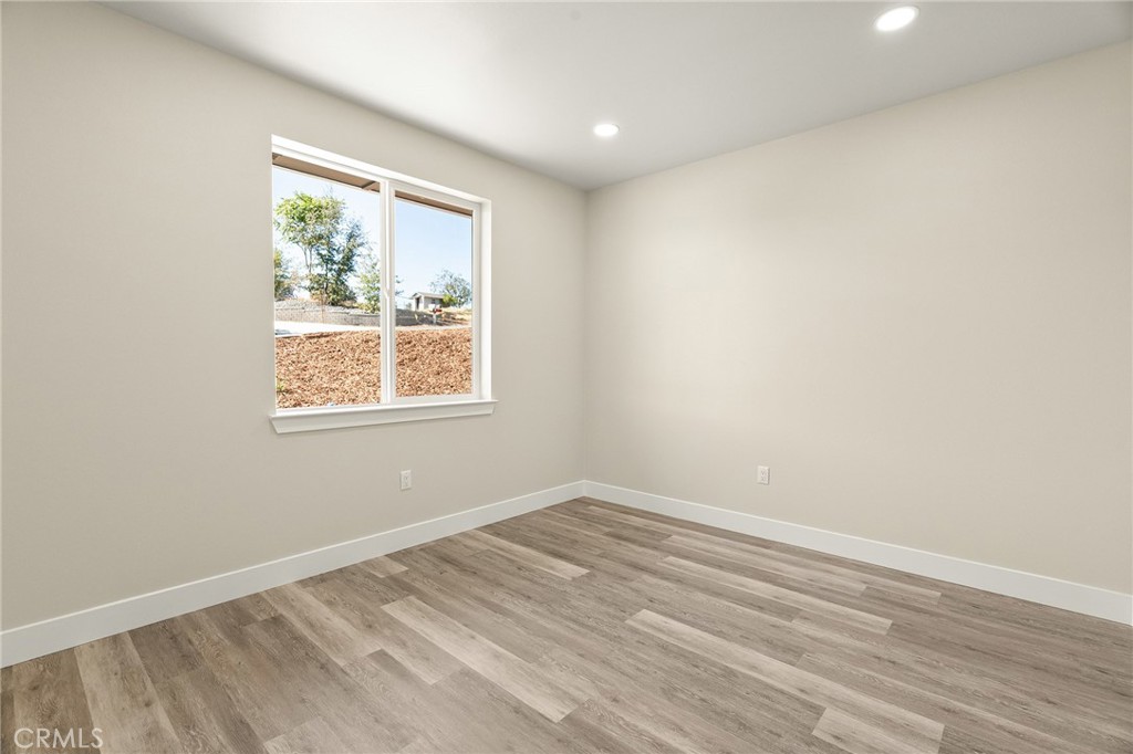 5826 Golden Oaks Road