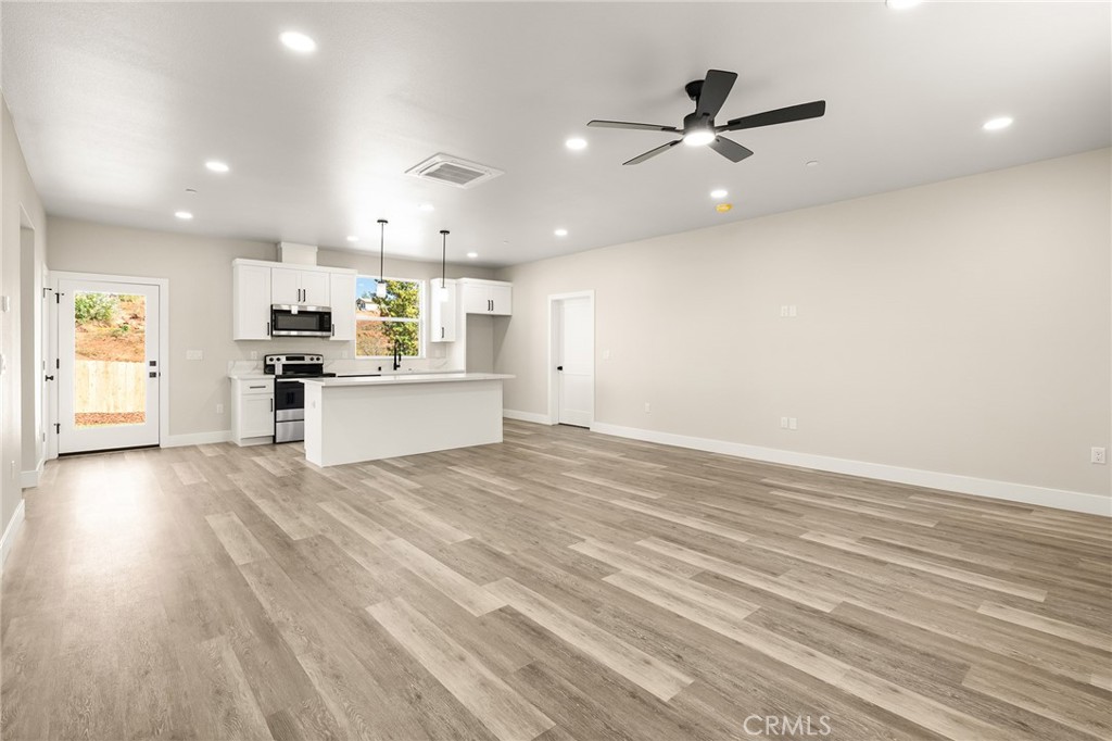 5826 Golden Oaks Road