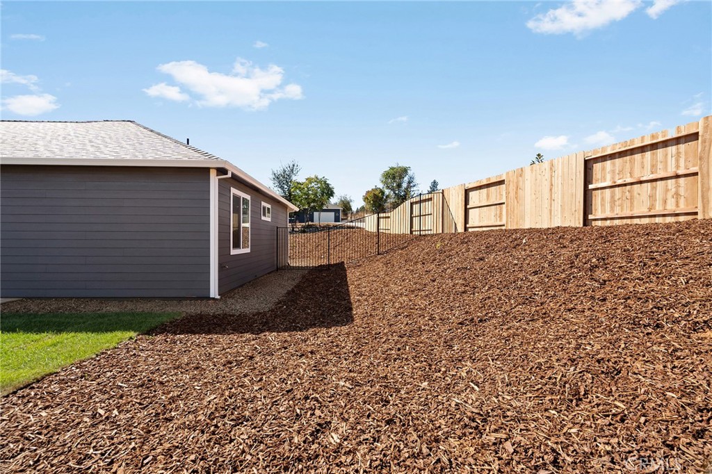 5826 Golden Oaks Road