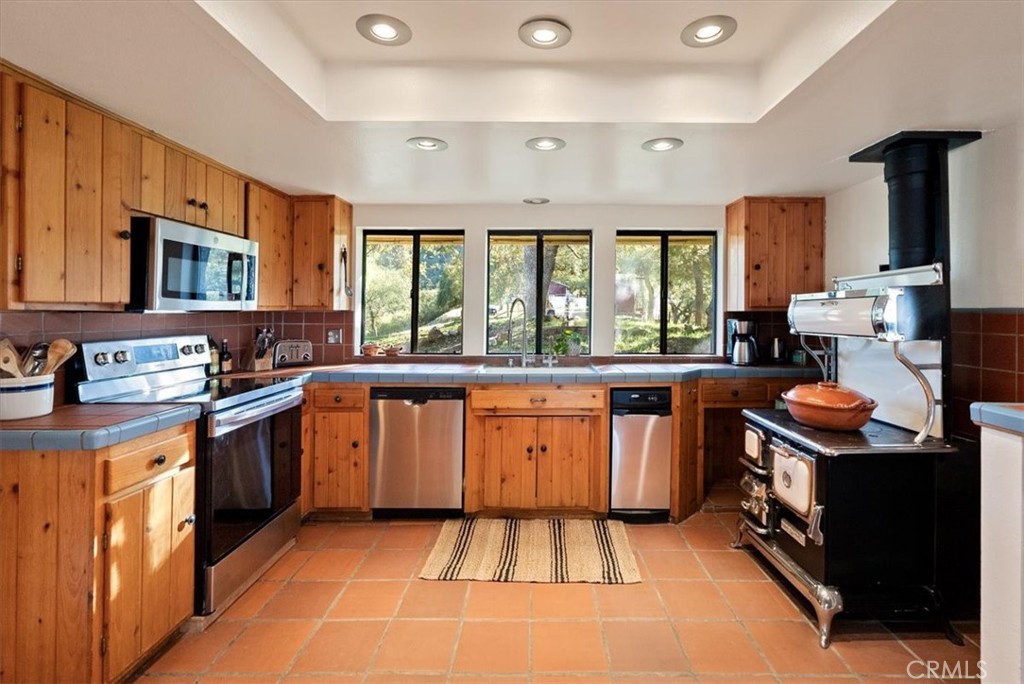 7975 Nacimiento Lake Drive