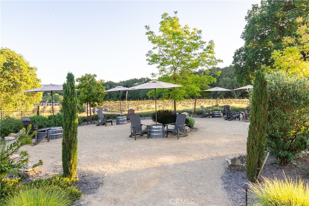 2720 Oak View
