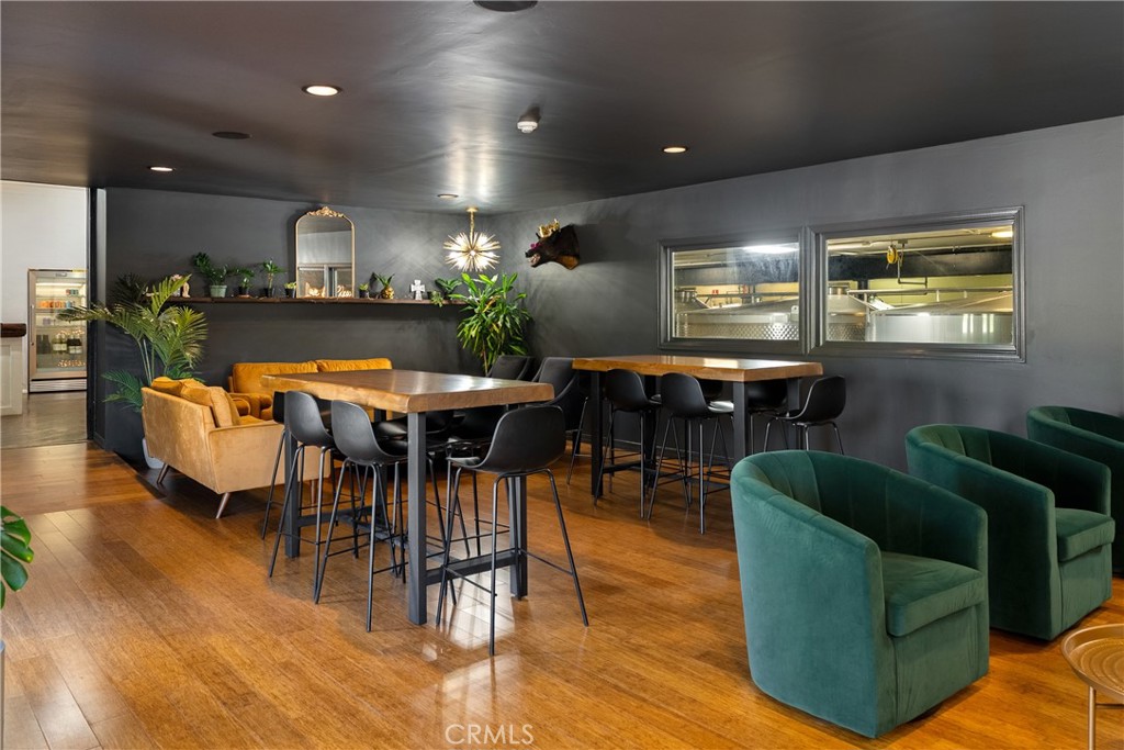 2720 Oak View