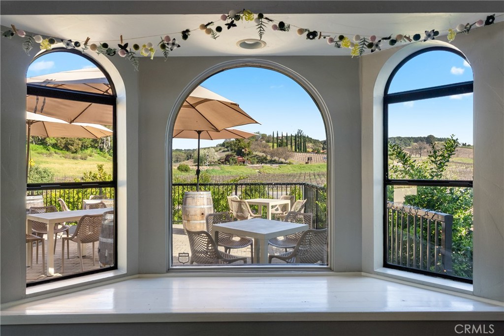 2720 Oak View