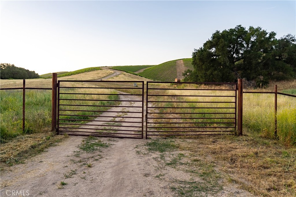 2762 Adelaida Road