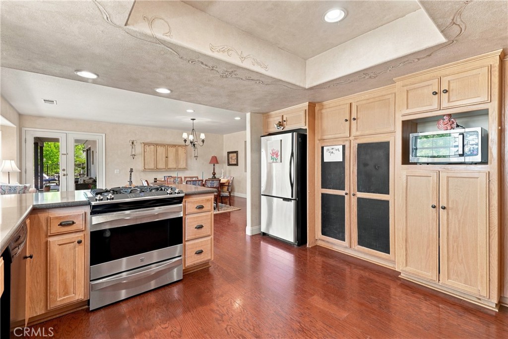 915 Santa Rita
